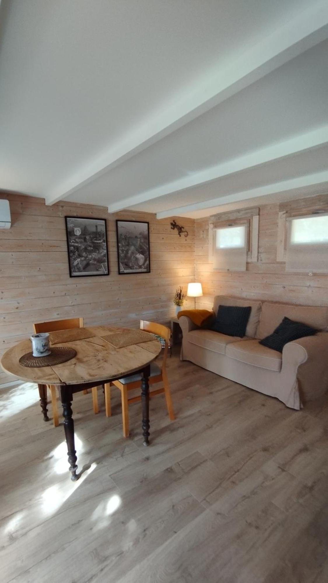 La Bergerie Des Colles Panzió Entrecasteaux Kültér fotó
