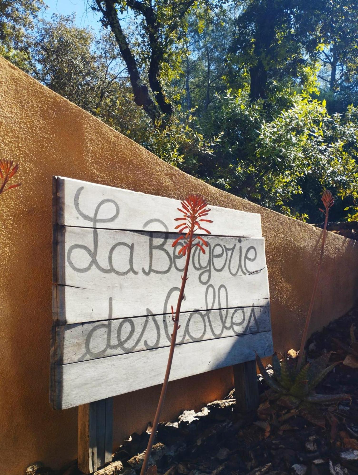 La Bergerie Des Colles Panzió Entrecasteaux Kültér fotó